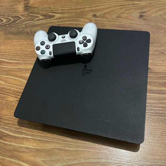 PS4 console with remote and HDMI cable - Picture 1 of 5
